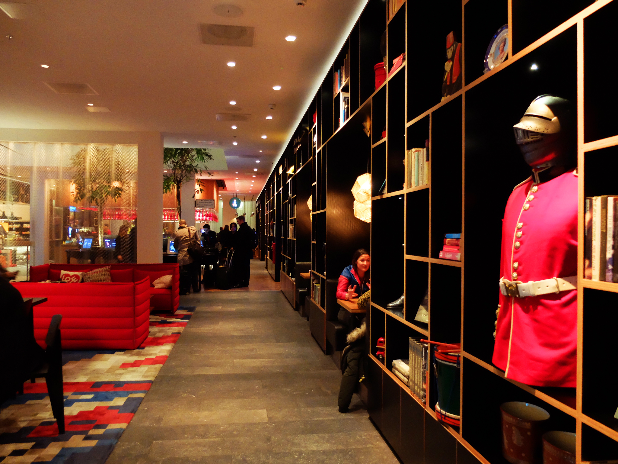 Cool Contemporary England At The Citizenm Tower Of London