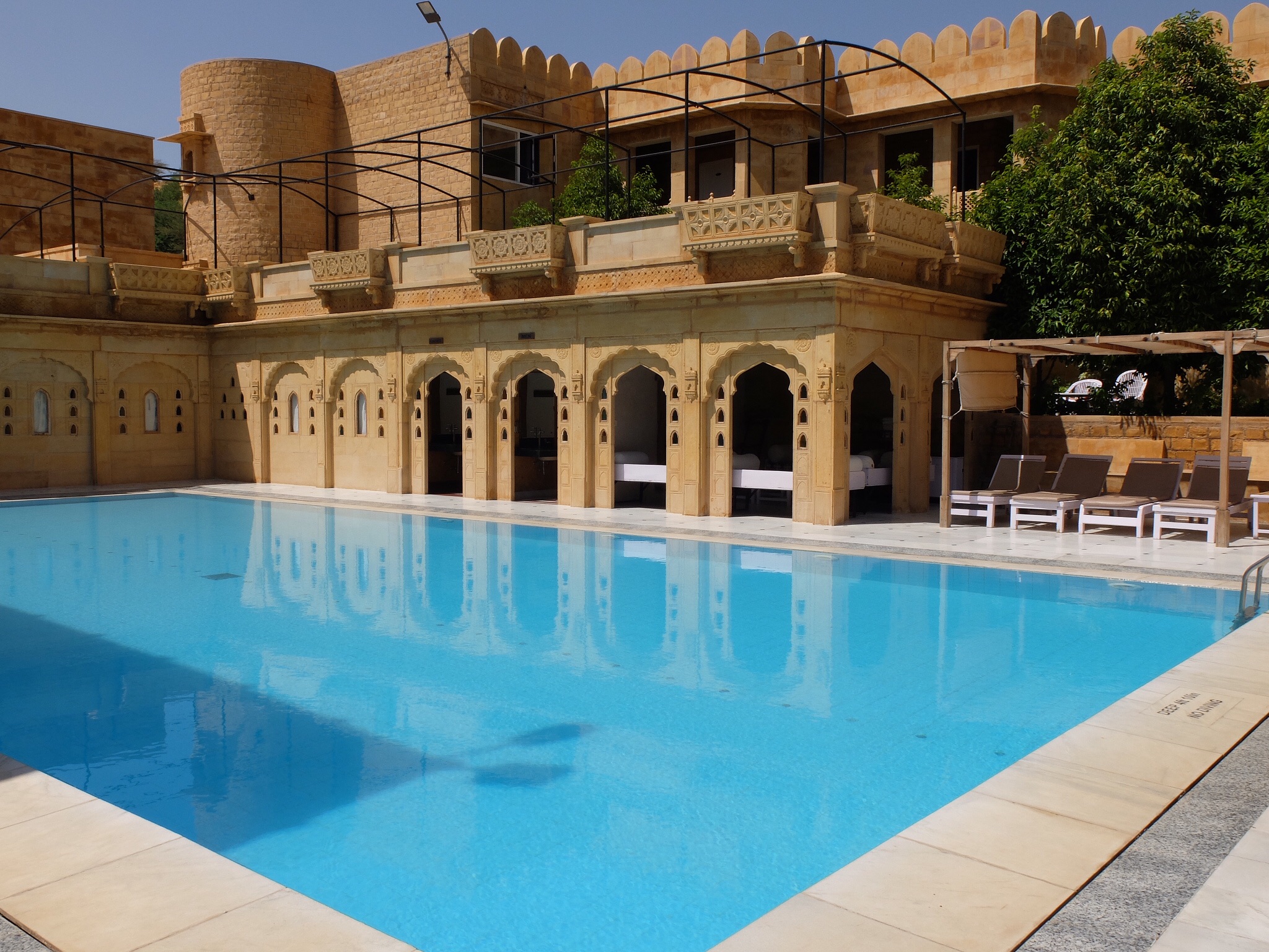Rang-Mahal-Hotel-Jaisalmer-pool