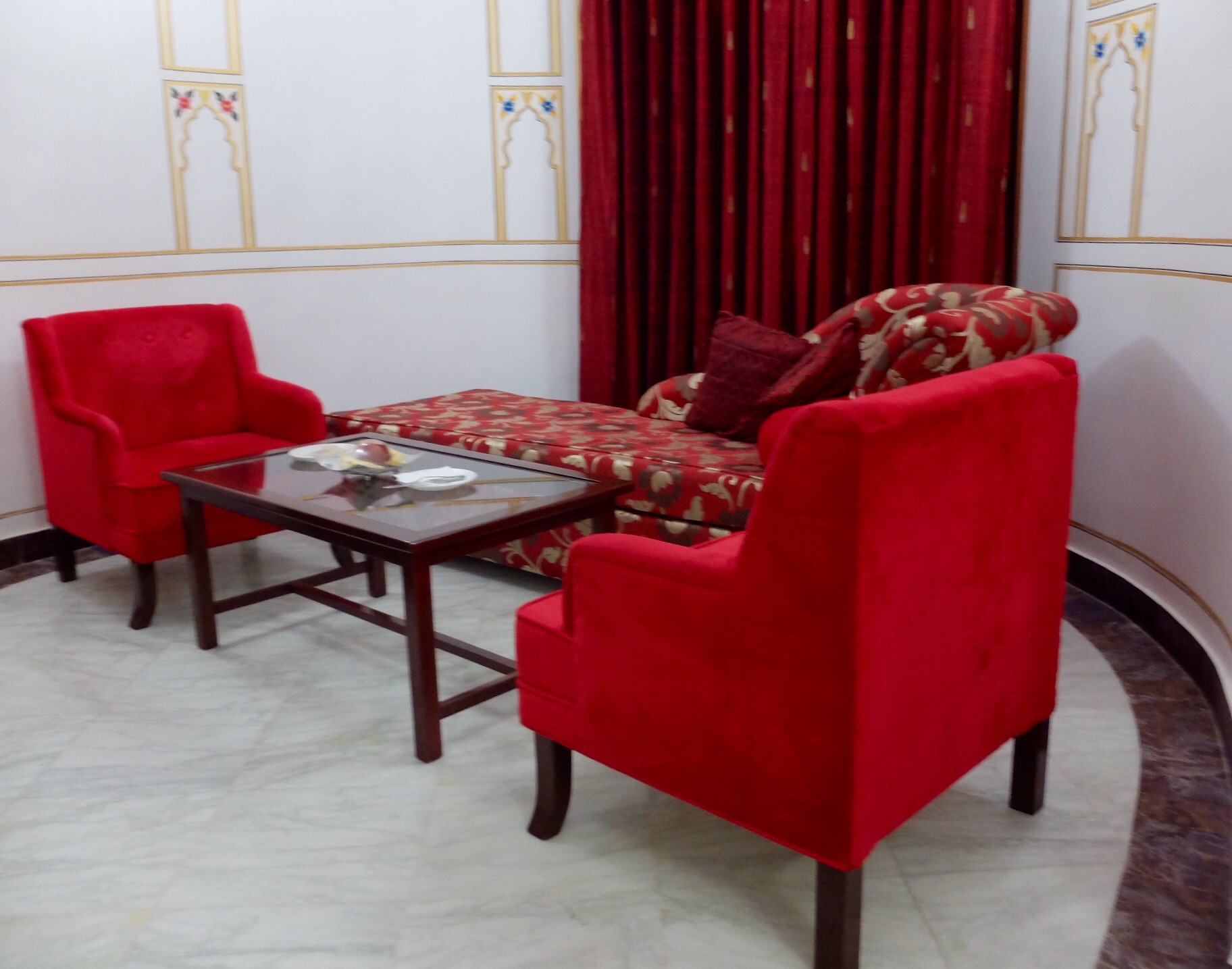 Hotel-Rang-Mahal-suite-lounge