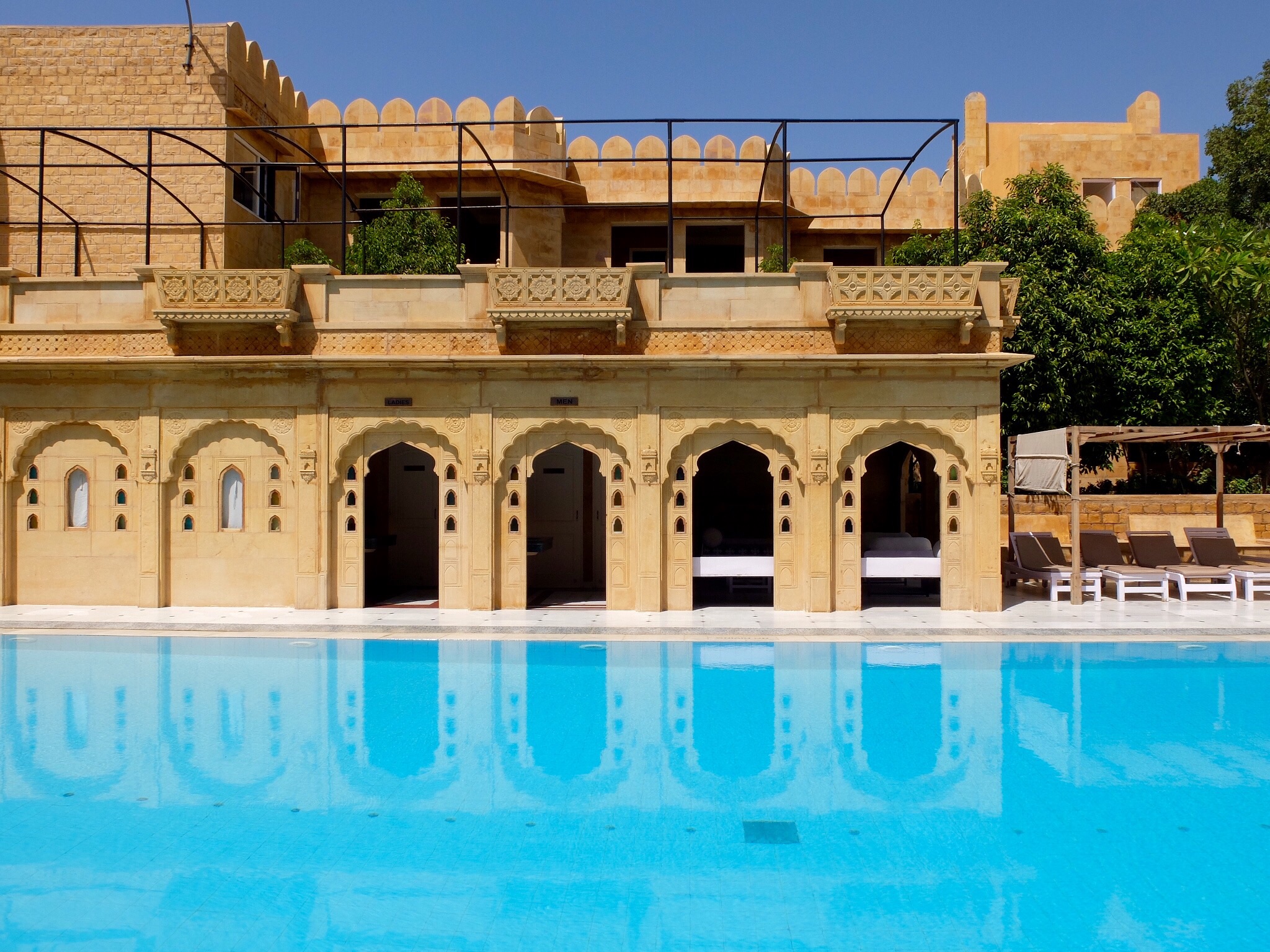 Pool-Hotel-Rang-Mahal-Jaisalmer-India
