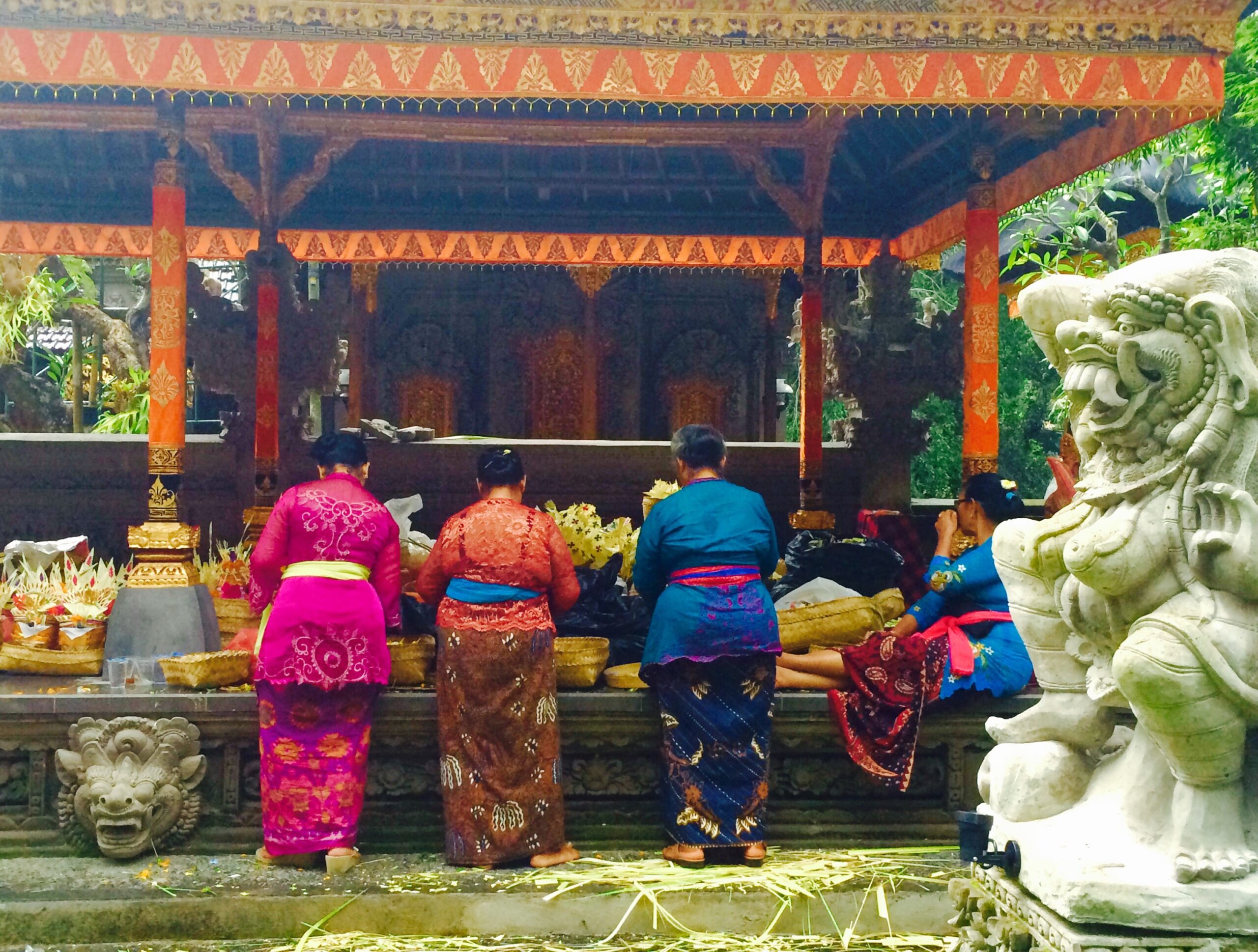 Balinese women at the temple - Ubud Bali